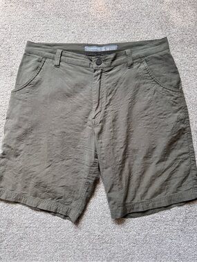 Mens Icebreaker 9” Escape Lightweight Outdoor Shorts Size 32 Sage Green